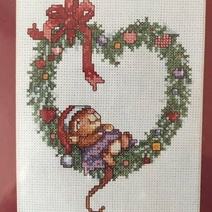 Weekenders HEARTFELT CHRISTMAS Mouse Counted Cross Stitch Kit #03305 With Mat